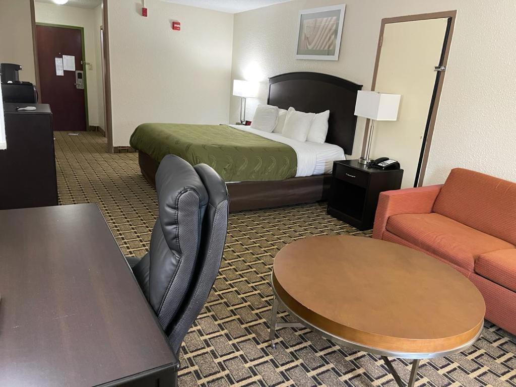 Quality Inn Vincennes Extérieur photo
